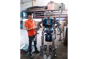 The winning Malaysian entry in 2014, submitted by UCSI University student Desmond Tan Mun Yung, was a full-body “exoskeleton” which aims to help disabled patients with movement.